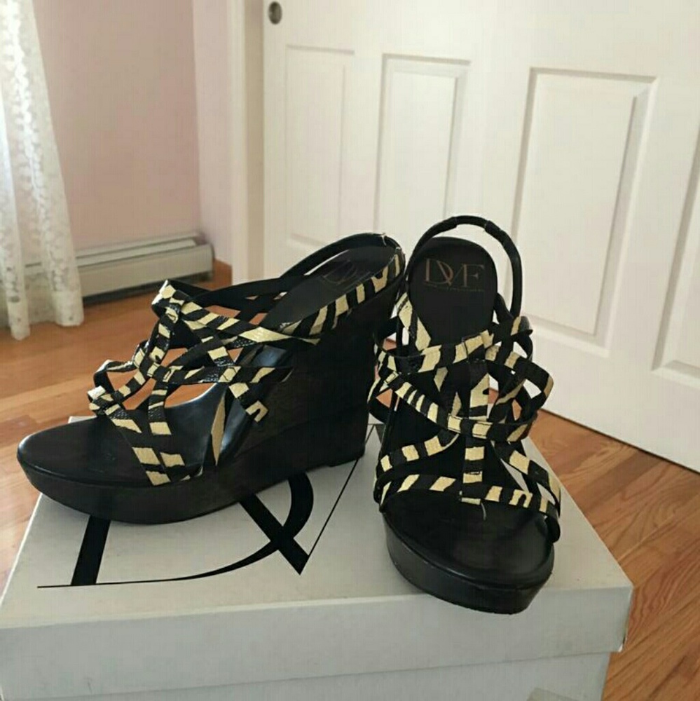 Diane von Furstenberg Black Wedges size 8